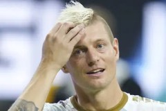 欧文17岁金靴辉煌：欧文与鲁尼成就对比与个人荣耀坚守