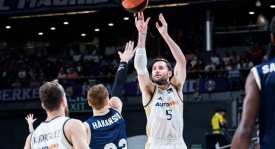 欧冠最佳阵容揭晓：劳塔罗、亚马尔、巴雷拉领衔星光熠熠